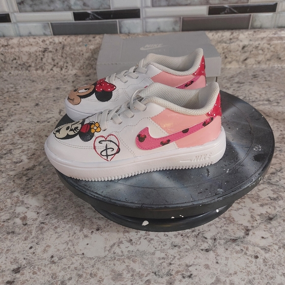 Custom nike air force minnie mouse - Picture 2 of 4